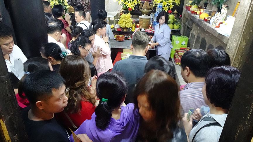 Tổ đình Phúc Khánh nườm nượp người dân đi lễ ngày đầu năm mới