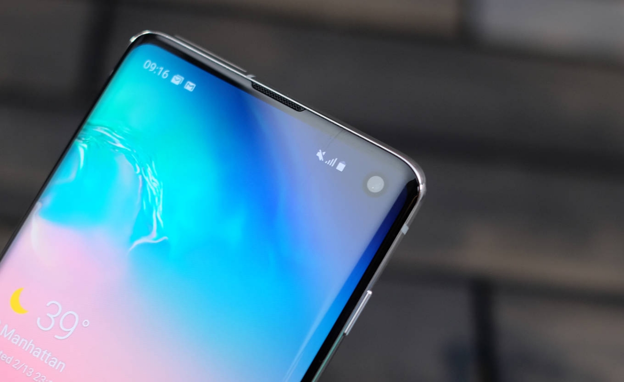 anh-samsung-galaxy-s10-voi-4-camera-man-hinh-duc-lo