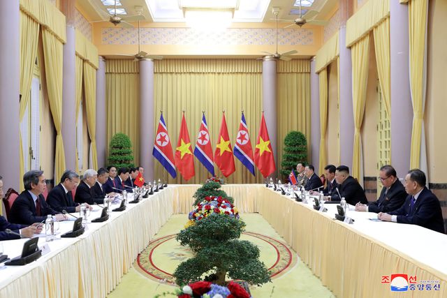 Truyền thông Triều Tiên đăng bộ ảnh ấn tượng về chuyến thăm Việt Nam của ông Kim Jong-un