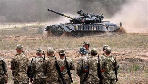 Ukraine dọa Nga: Sẽ mang xe tăng diễu binh ở Moscow
