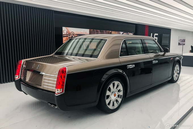 L5 2019 nằm trang trọng tại gian hàng của Hongqi ở triển lãm ôtô Thượng Hải, Trung Quốc. Hiện tại hãng xe Trung Quốc chưa công bố giá của L5 2019.