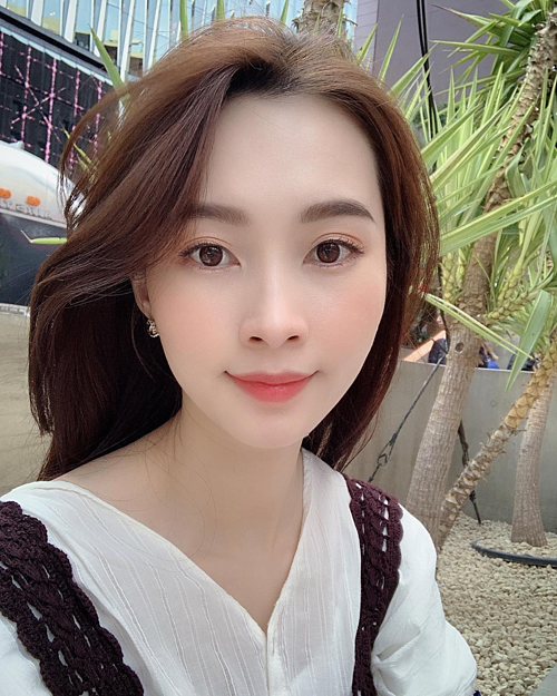 Hoa hậu Đặng Thu Thảo đăng ảnh selfie trong chuyến du lịch Nhật Bản. Bà mẹ một con chú thích: 