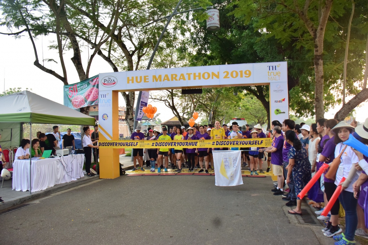 hang-ngan-van-dong-vien-chay-bo-o-cuoc-thi-hue-marathon-2019