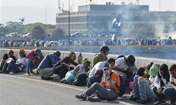Tình hình Venezuela đang diễn biến nguy hiểm khi cuộc đảo chính đang ở mức cao trào.