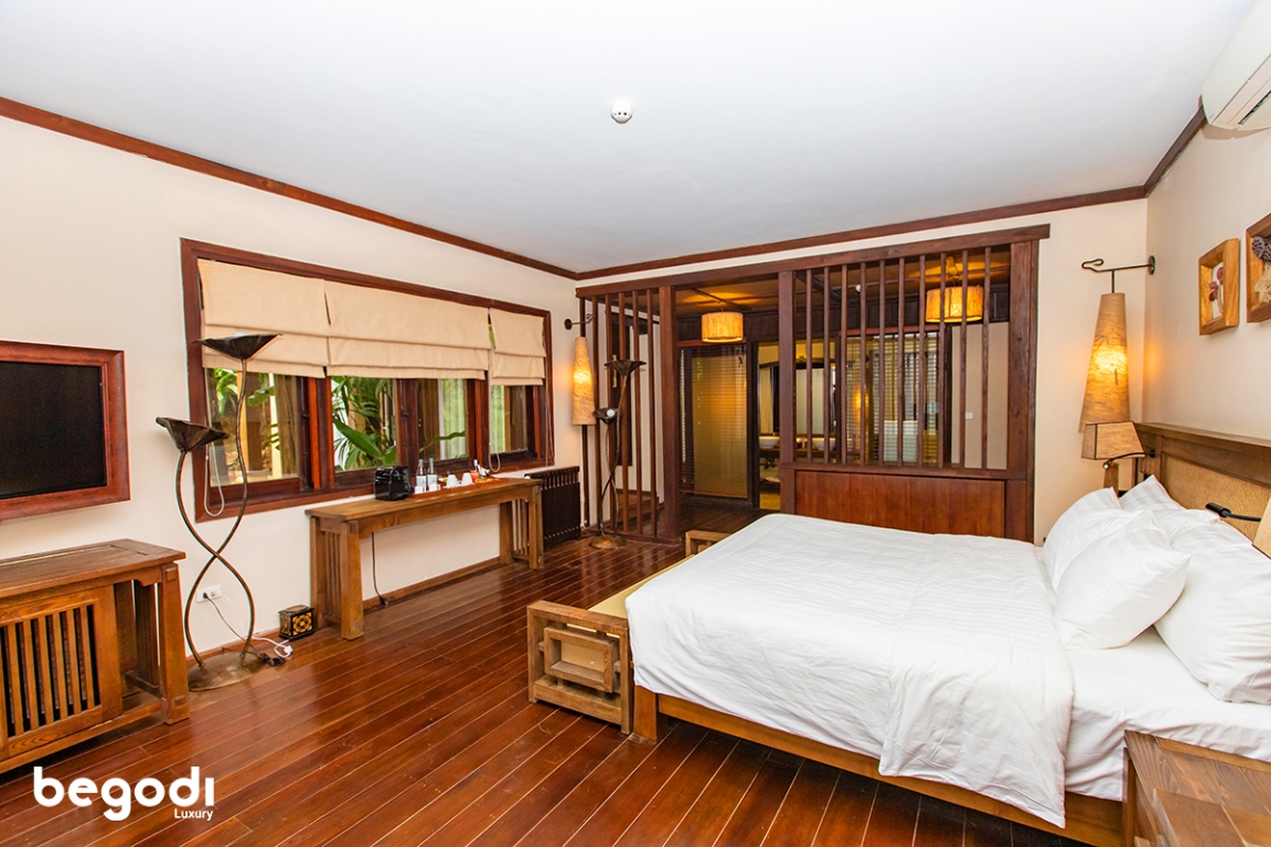 Mỗi căn phòng là một không gian mới mẻ, có thiết kế thân thiện với thiên nhiên và môi trường. Toàn bộ nội thất trong phòng đều bằng gỗ màu trầm sang trọng nhưng vẫn rất gần gũi, nhẹ nhàng chứ không nặng nề.
