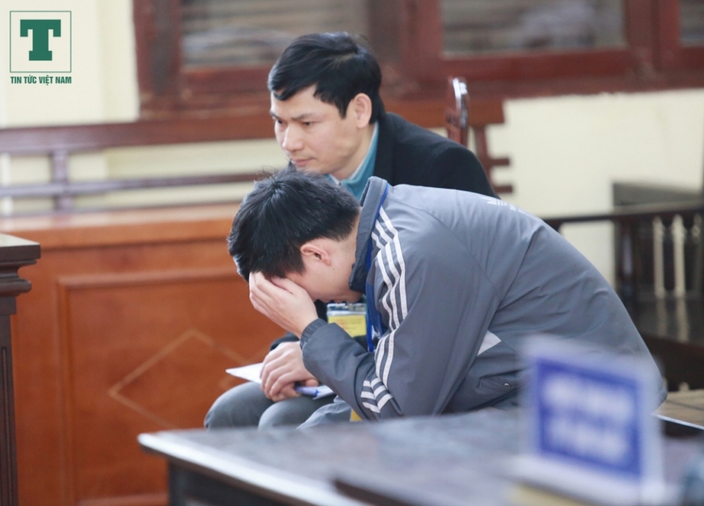 Cựu bác sĩ Hoàng Công Lương bị tòa sơ thẩm tuyên 42 tháng tù trong vụ án chạy thận làm 9 người chết.