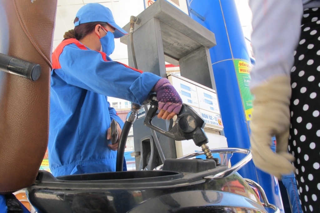 Ngày mai, giá xăng dầu sẽ giảm?