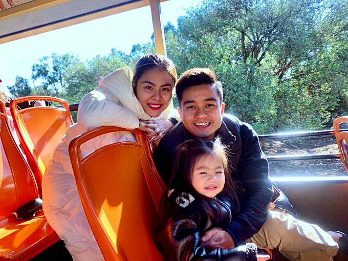 Vợ chồng Vân Trang và con gái trong chuyến du lịch Australia.