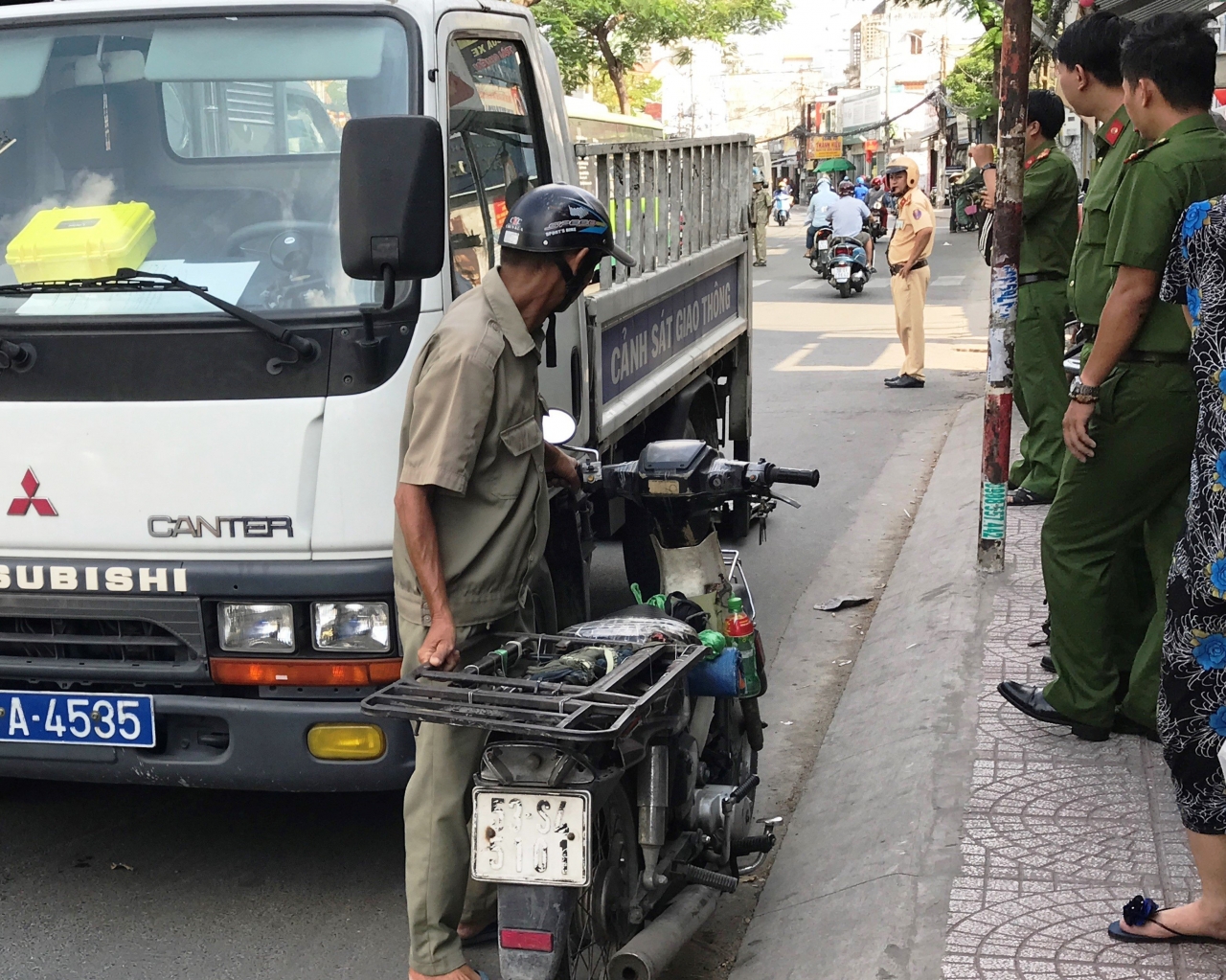 Chiếc xe máy của người phụ nữ. (Ảnh: Báo Giao Thông).