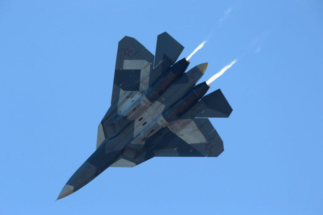 Chuyện bất thường gì đang xảy ra với siêu tiêm kích Su-57 của Nga? - Ảnh 1.