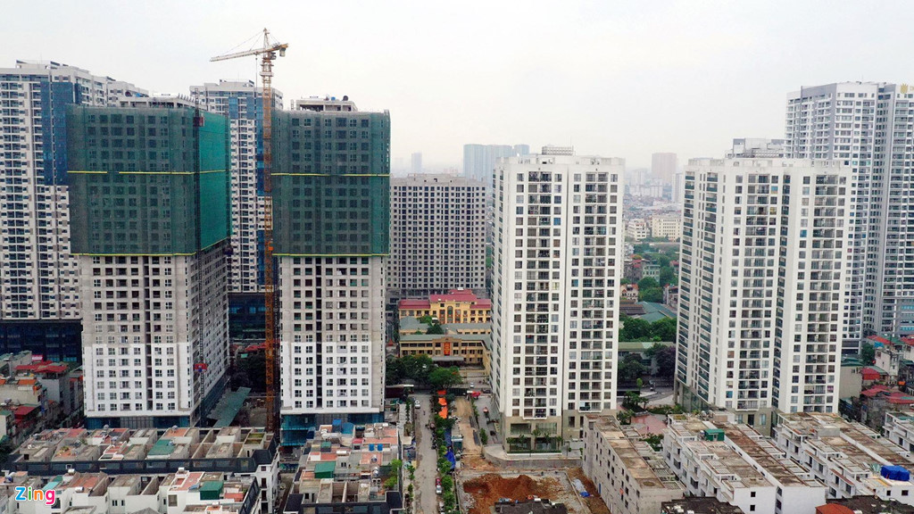 20 tòa chung cư chen chúc trên tuyến đường 720 m tại Hà Nội