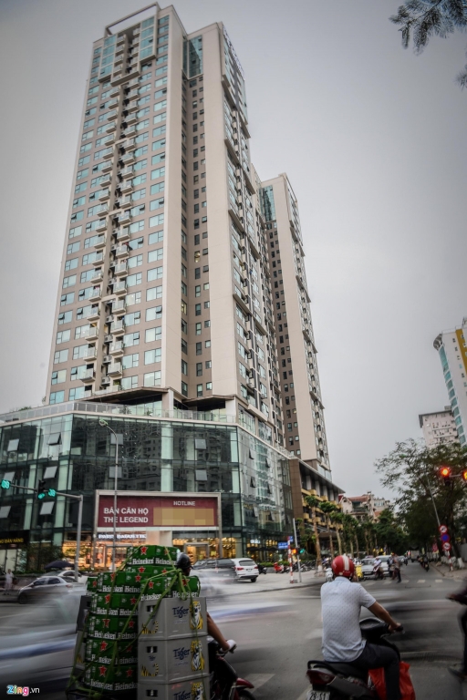 20 tòa chung cư chen chúc trên tuyến đường 720 m tại Hà Nội