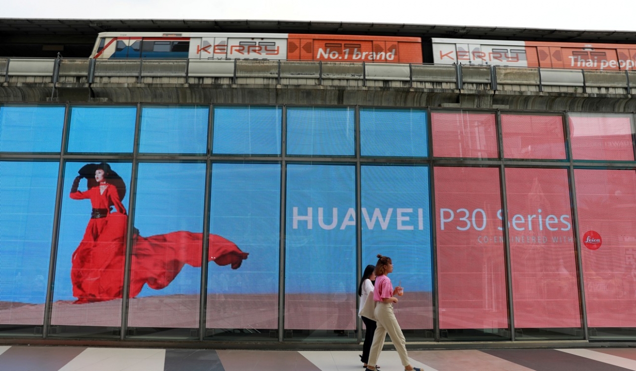 Huawei đang là mục tiêu tấn công của Mỹ.