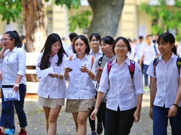 Nhiều trường Công lập ở Hà Nội đã hạ điểm chuẩn vào lớp 10.