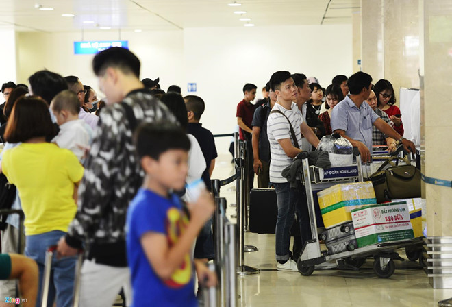 Hành khách bay từ cảng hàng không Tân Sơn Nhất sắp tới sẽ không còn nghe thông báo qua loa tại nhà ga nữa. Ảnh: Lê Quân.