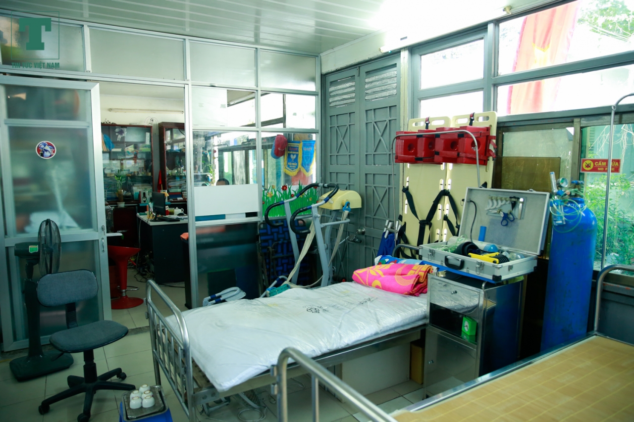 Khu vực phòng Y tế trong Công viên nước luôn có nhân viên túc trực với các dụng cụ y tế đầy đủ phòng trường hợp xảy ra đuối nước.