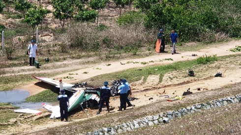 Hình ảnh xác chiếc máy bay quân sự rơi ở Khánh Hòa. (Báo Khánh Hòa Online).