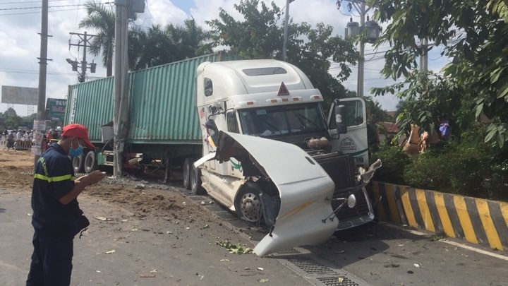 Tin tức tai nạn giao thông ngày 16/6: Tài xế container gây tai nạn thảm khốc khai do buồn ngủ.