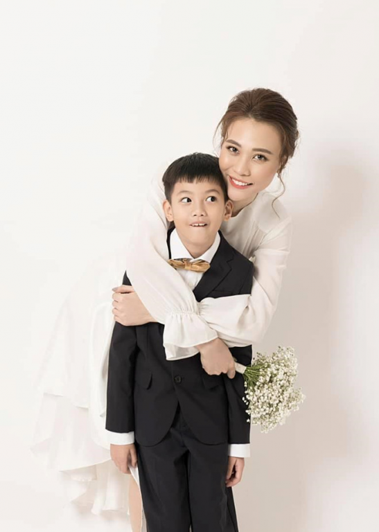 Đàm Thu Trang chia sẻ ảnh thân thiết với con trai riêng của Cường Đô la kèm lời chúc mừng sinh nhật tới cậu bé. 