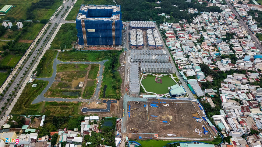 Dự án 110 căn biệt thự và block chung cư 26 tầng của Hưng Lộc Phát nằm cạnh nhau ở quận 7, TP.HCM. Ảnh: Quỳnh Danh.