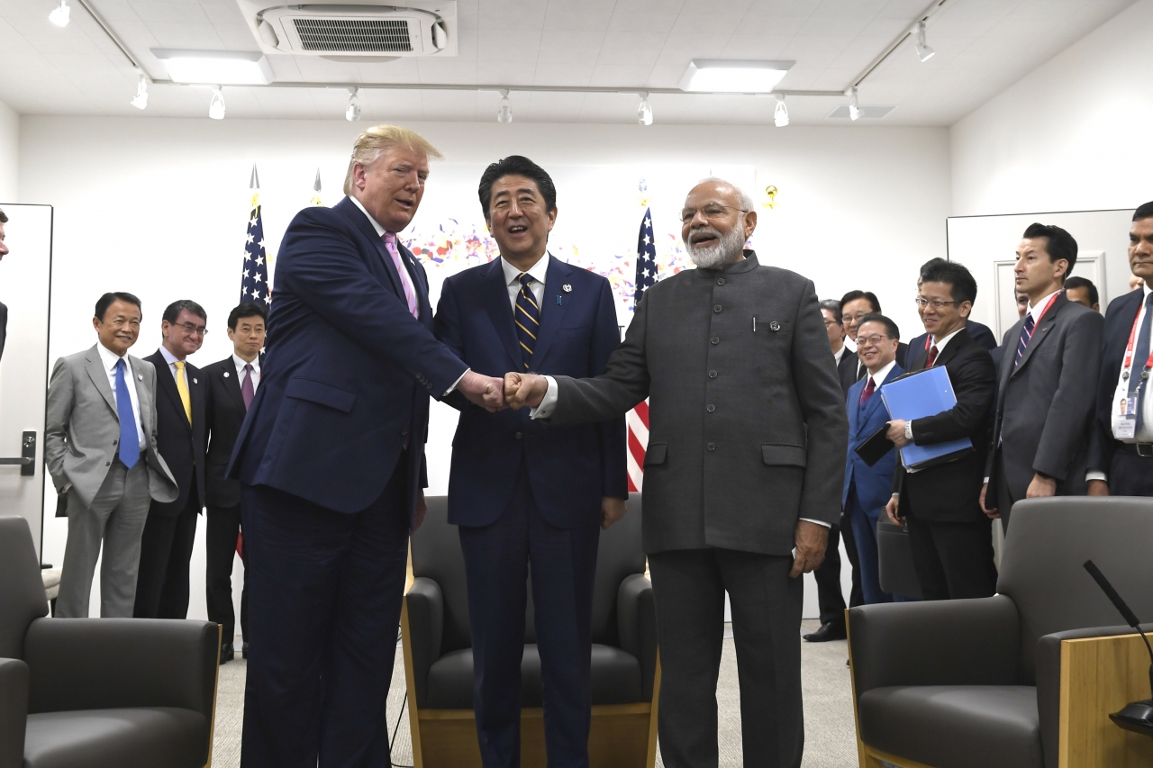 Tổng thống Mỹ Donald Trump, Thủ tướng Nhật Bản Shinzo Abe, Thủ tướng Ấn Độ Narendra Modi đã gặp ba bên vào sáng 28/6, ngày đầu của hội nghị thượng đỉnh G20 2019.