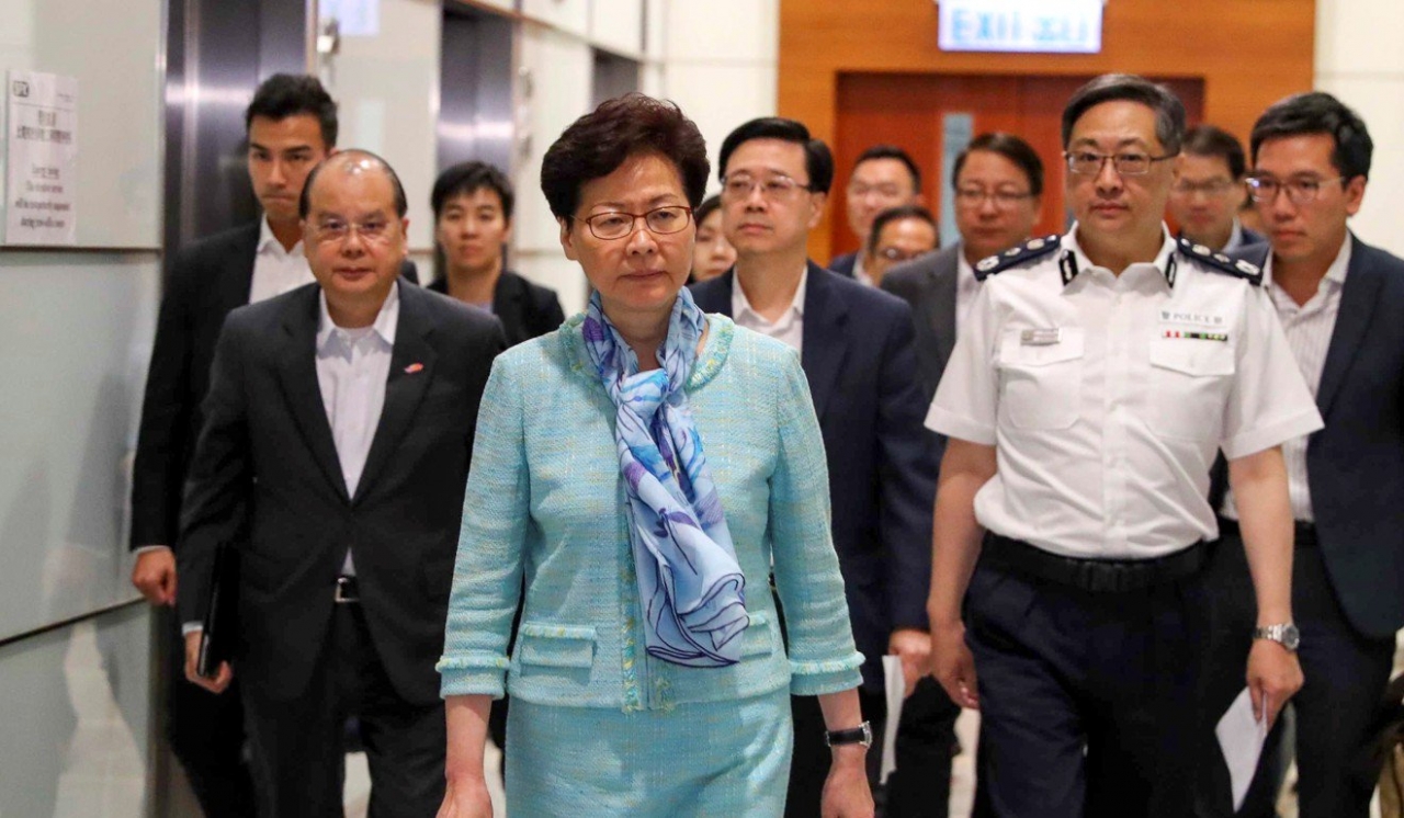 Trưởng đặc khu Hong Kong Lâm Trịnh Nguyệt Nga tại trụ sở cảnh sát sáng 2/7.