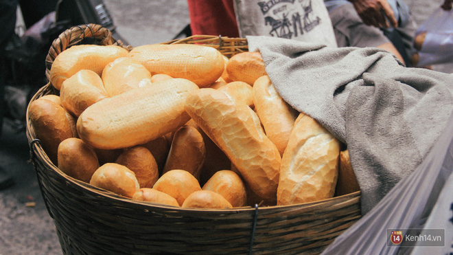 8 cột mốc biến bánh mì Việt từ món ăn vay mượn thành chiếc bánh mì ngon nhất thế giới - Ảnh 2.