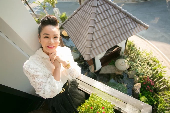 Nhật Kim Anh là nữ ca sĩ và diễn viên có tiếng của showbiz Việt. Đi hát từ năm 16 tuổi, đến nay Nhật Kim Anh sở hữu gia tài ca khúc cũng như vai diễn đa dạng, được công chúng yêu mến. Vừa qua, cô gây xôn xao với việc ly hôn chồng sau vài năm chung sống. 