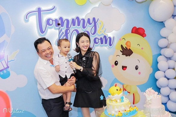 Vợ chồng Hoa hậu Thu Ngân tổ chức tiệc sinh nhật hoành tráng cho con trai 2 tuổi. 