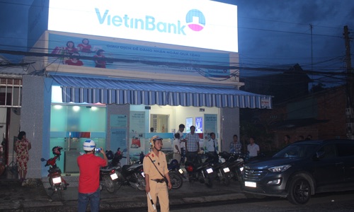 vu-no-sung-cuop-ngan-hang-vietcombank-van-de-an-ninh-dang-bi-buong-long