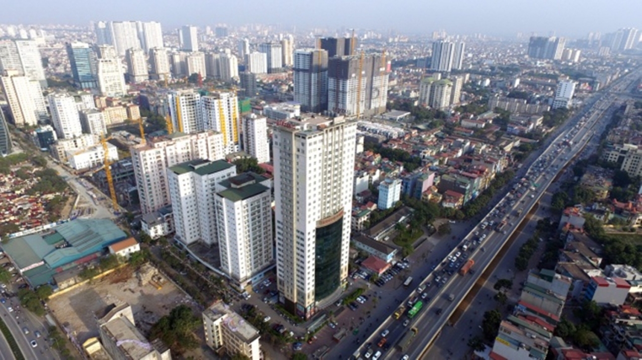 Nhà cao tầng mọc san sát ở Hà Nội. (Ảnh: VNE).