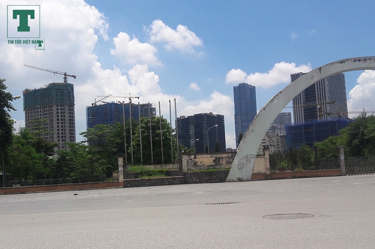 Hà Nội có đi trái lại mục tiêu chống ùn tắc giao thông khi cho xây dựng các công trình cao tầng tại khu vực nội đô?