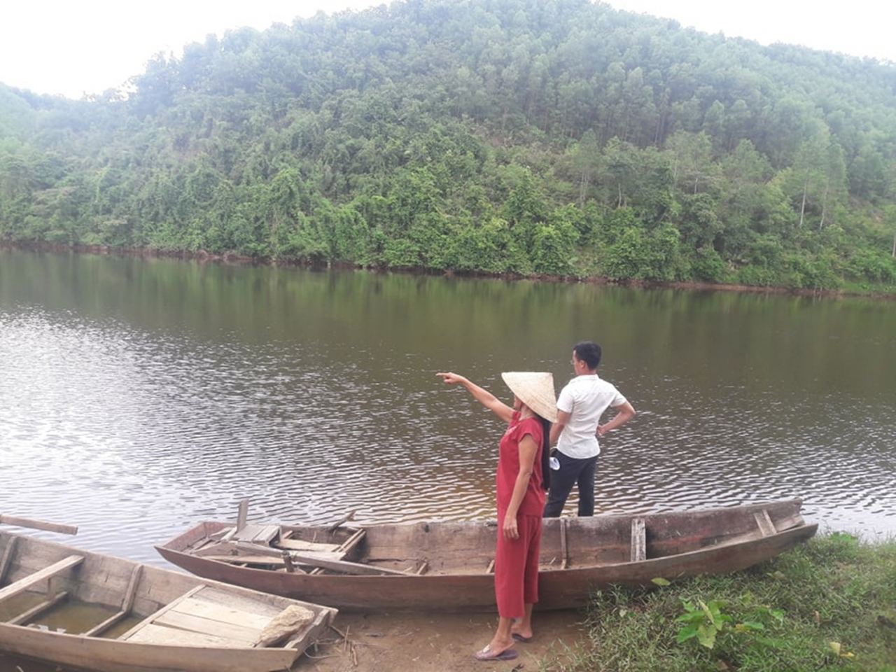 Người dân xung quanh khu vực hồ Ngàn Trươi sống trong cảnh lo lắng vì nguồn nước ô nhiễm. (Ảnh: Nhất Nam).