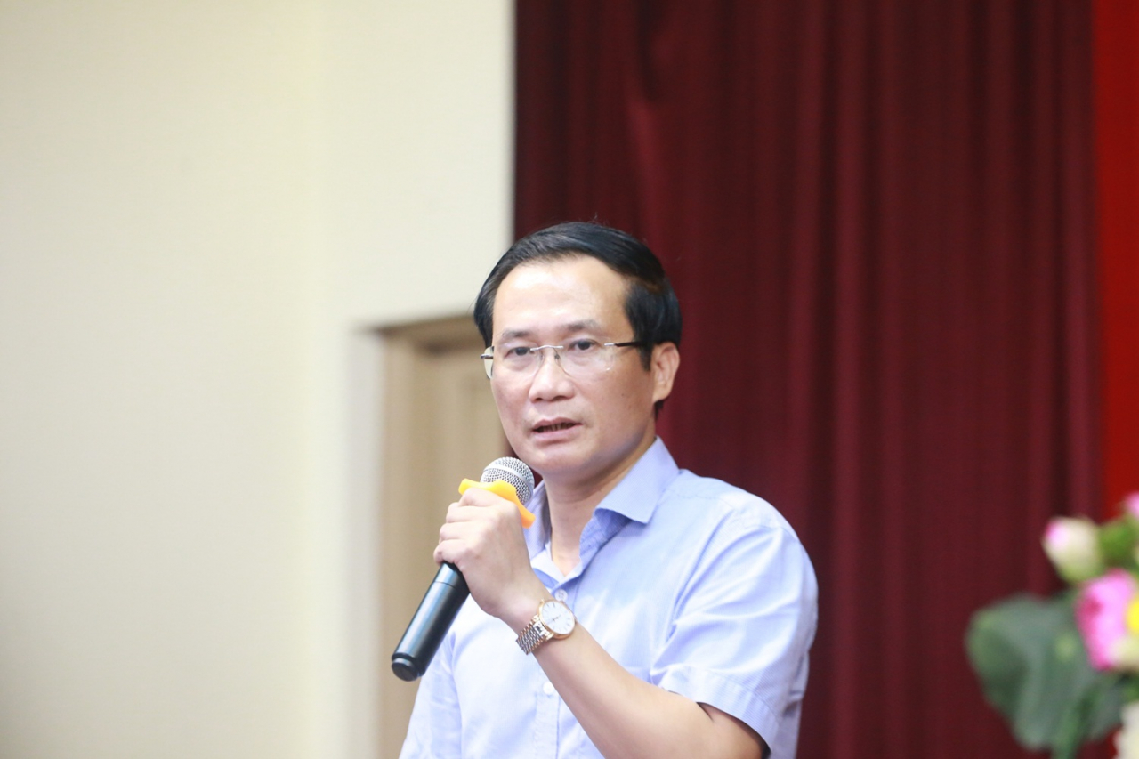 Ông Phạm Ngọc Anh - Trưởng phòng GD&ĐT quận Cầu Giấy trả lời báo chí hôm 7/8.