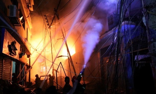 Cháy khu ổ chuột ở Bangladesh, 50.000 người mất nhà cửa
