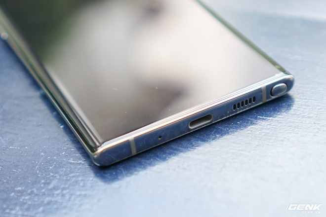Mở hộp Galaxy Note10+ màu Ánh Cực Quang xem có gì mới