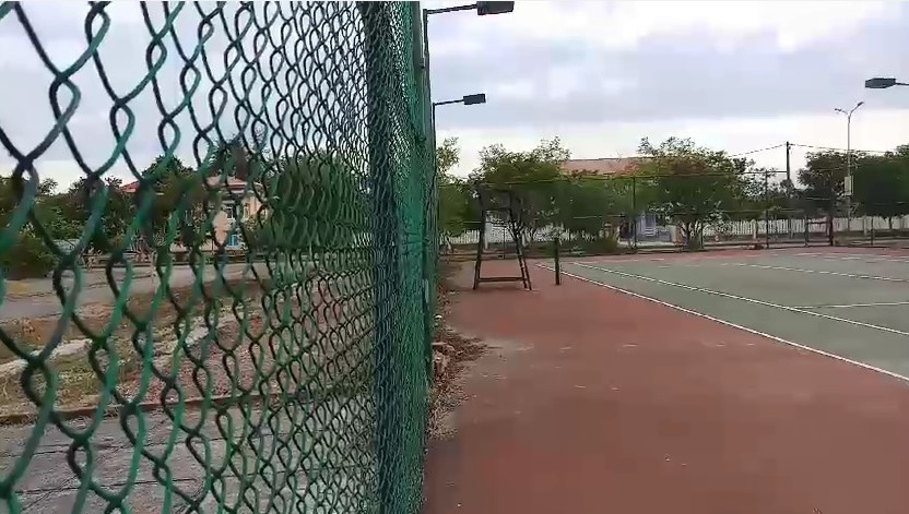 san-tennis-co-von-dau-tu-500-trieu-dong-bo-khong-giua-thi-tran