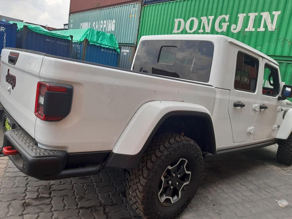 hang-doc-jeep-gladiator-2020-dau-tien-ve-viet-nam-ban-tai-ngang-co-ford-ranger-nhung-gia-dat-hon-f-150