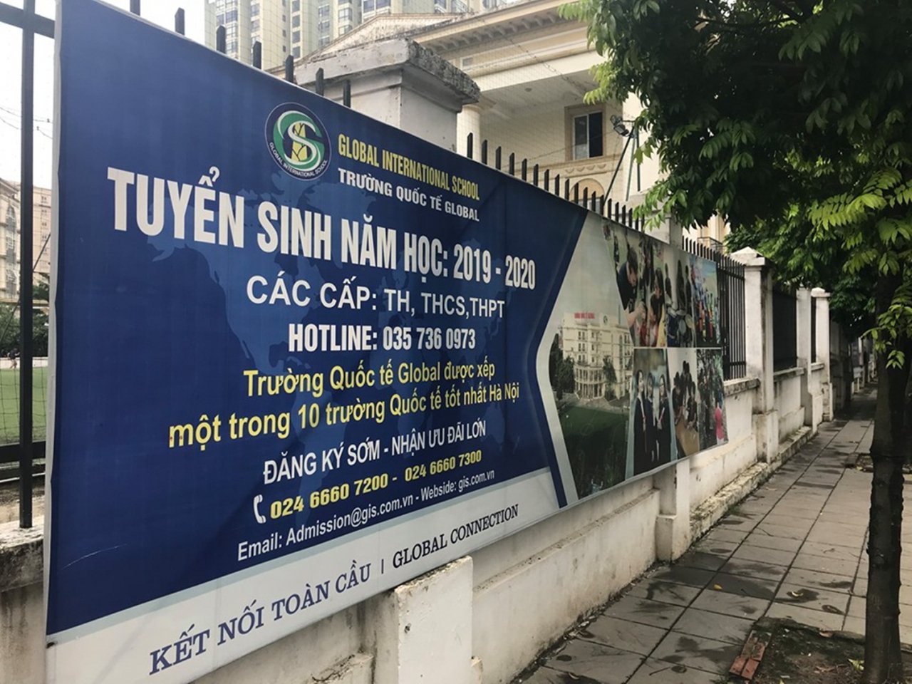 Trường Quốc tế Global ngang nhiên bịa mác top 10 Trường Quốc tế tốt nhất Hà Nội trong băng rôn tuyển sinh và trên website.