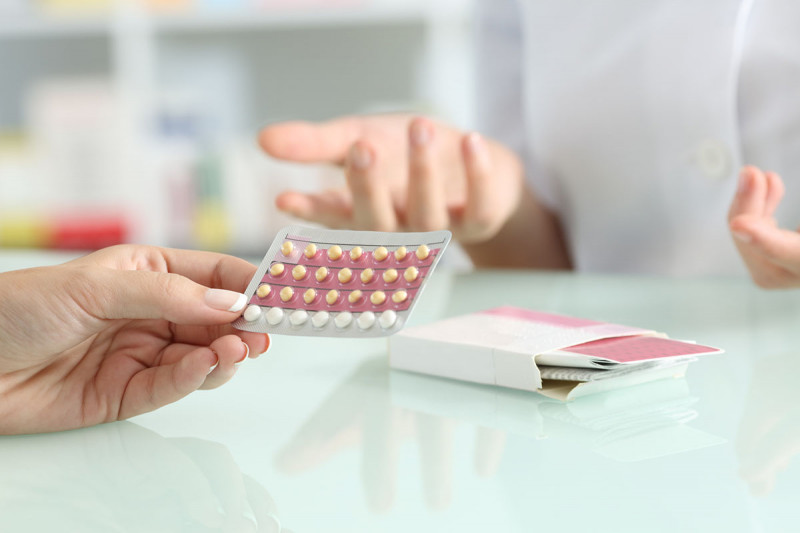 Nhiều phụ nữ băn khoăn về việc uống thuốc tránh thai hàng ngày có gây ung thư không.