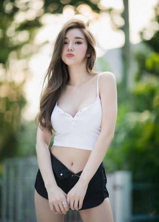 Mẫu nội y 9X Thái Lan đang có gần một triệu người theo dõi trên Instagram vì vẻ đẹp vừa phồn thực, vừa tinh tế ảnh 6