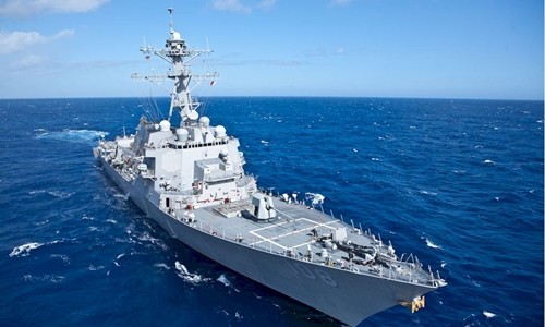 Chiến hạm Mỹ áp sát đảo Trung Quốc xây trái phép trên biển Đông