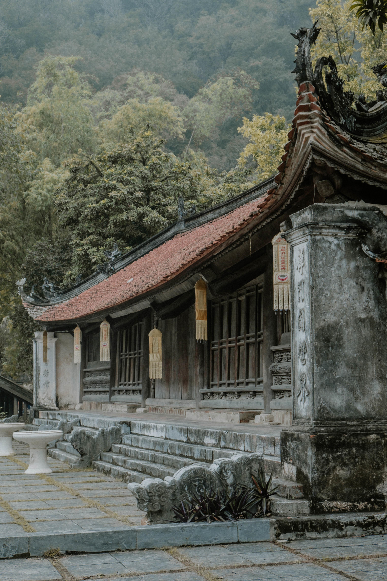 Vẻ đẹp thâm nghiêm, thanh tịnh ở 2 ngôi chùa cổ nổi tiếng Hà Nội