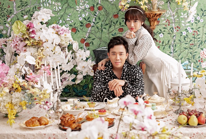 Vợ chồng Trấn Thành - Hari Won quấn quít bên nhau trong bộ ảnh mới, mừng mùa Trung thu thứ ba bên nhau.