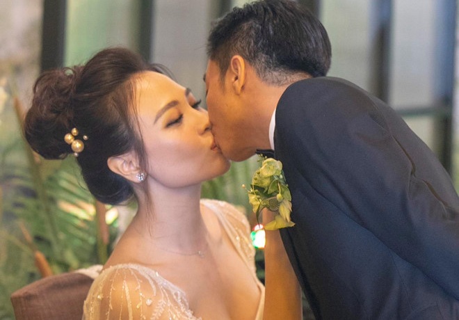 Cường Đô la và Đàm Thu Trang say đắm trong đám cưới. 