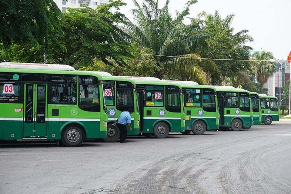 Lo 400 xe buýt vào 'ngõ cụt',TP.HCM khẩn thiết xin không tăng giá khí CNG