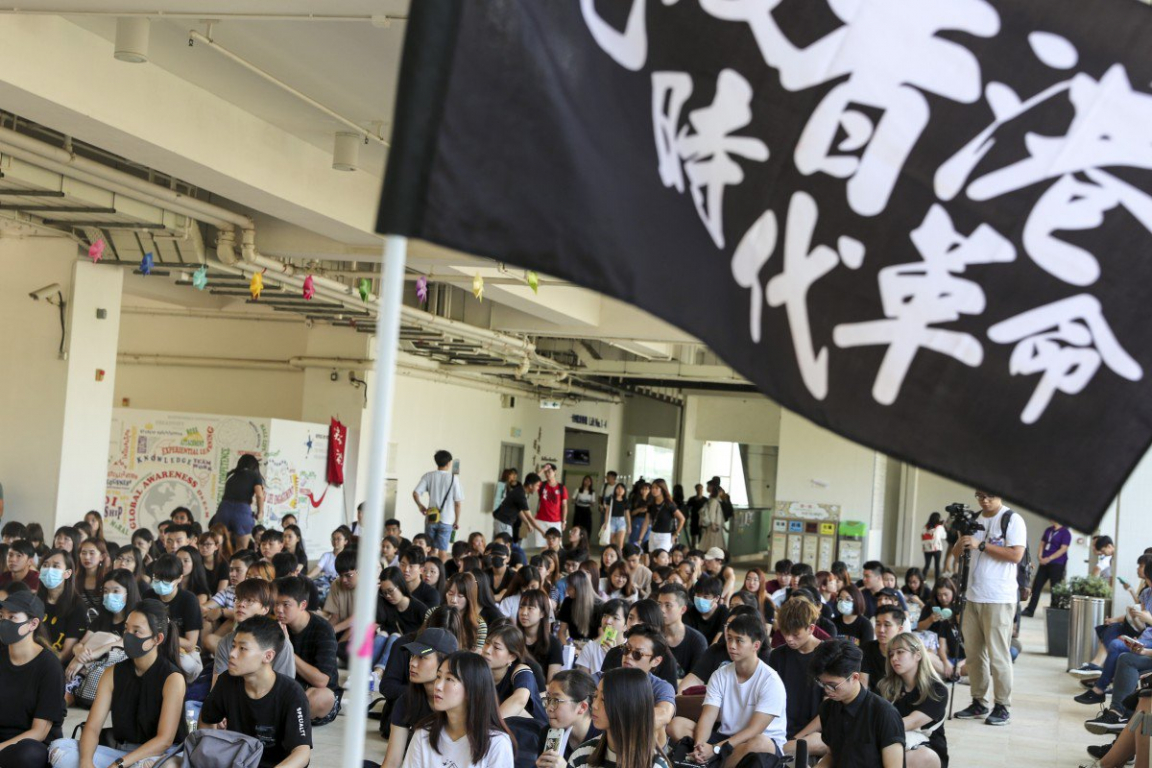 Các sinh viên Đại học Hong Kong Baptist bãi khóa hôm 10/9/2019.