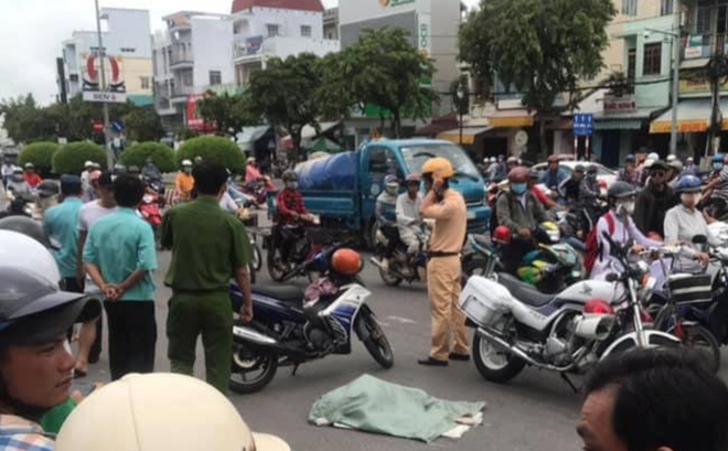 Vụ việc người phụ nữ làm rơi bao tải chứa thi thể thai nhi trên đường ở TP Rạch Gía (Kiên Giang) gây rúng động dư luận.