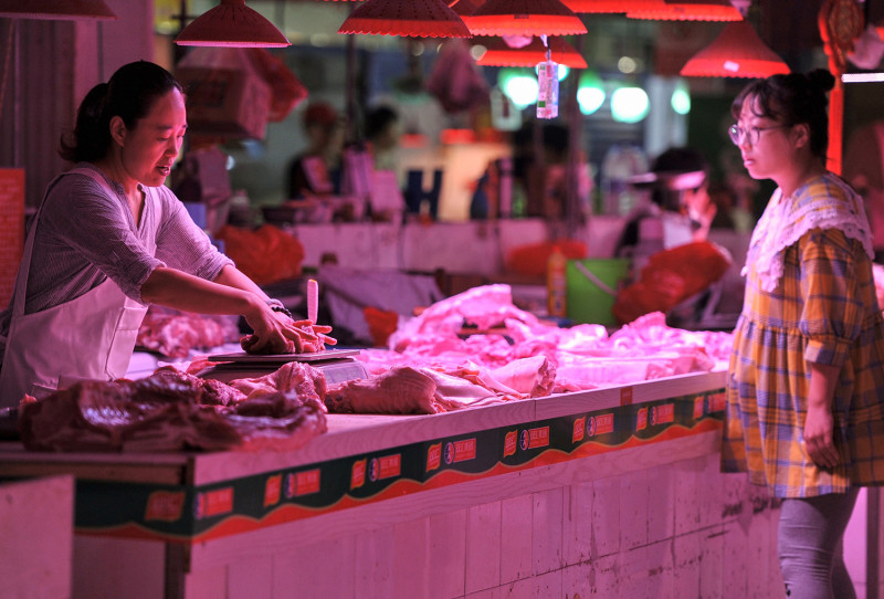 Một quầy bán thịt lợn ở Trung Quốc.