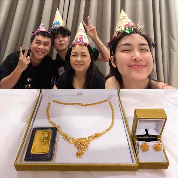 Hòa Minzy khoe bộ trang sức bằng vàng đắt giá dành tặng cho mẹ mình ngay trong ngày sinh nhật.